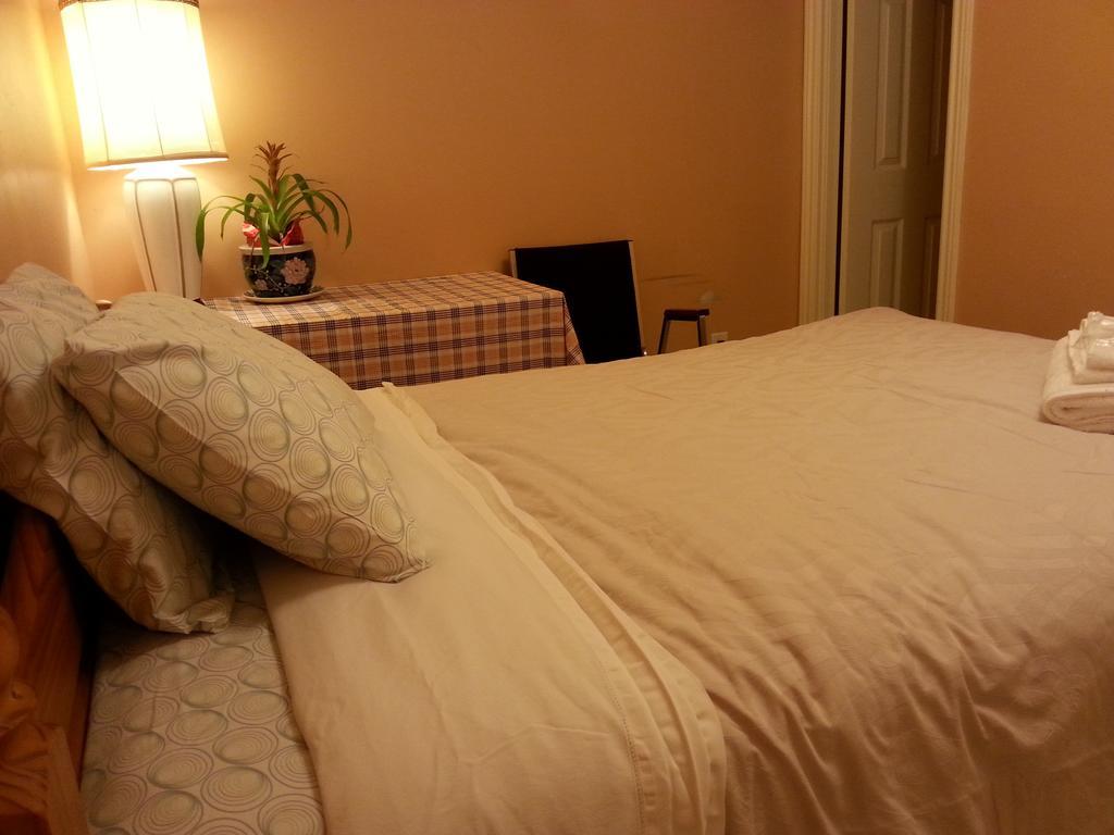 Maria'S Homestay Thornhill Room photo