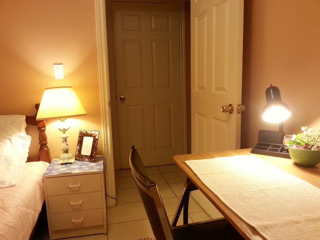 Maria'S Homestay Thornhill Room photo
