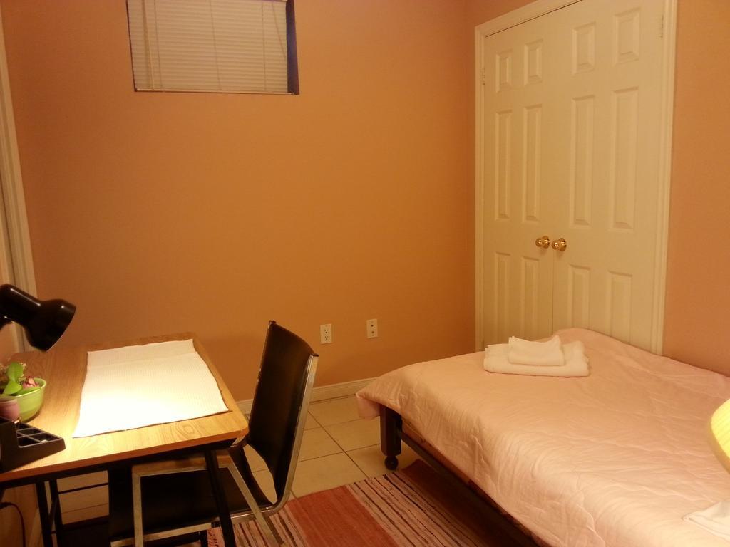 Maria'S Homestay Thornhill Room photo