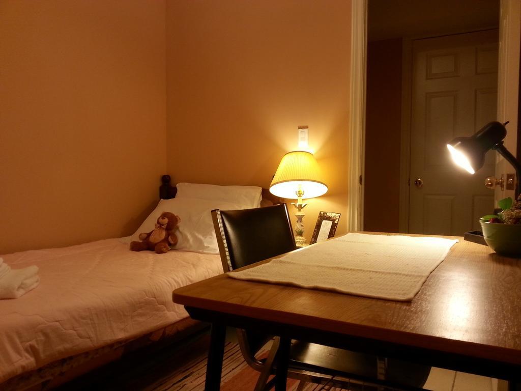 Maria'S Homestay Thornhill Room photo